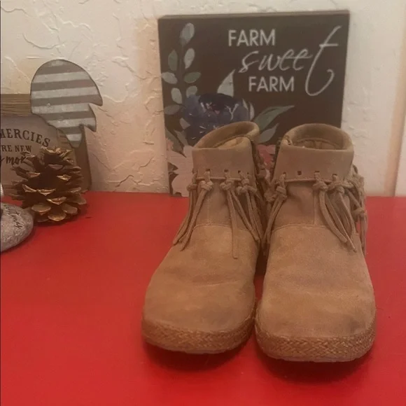 UGG Tan Suede Fringe Boots - Picture 3 of 10